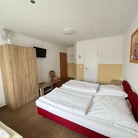 Hotel Restaurant Neffelthal Kerpen  Extérieur photo
