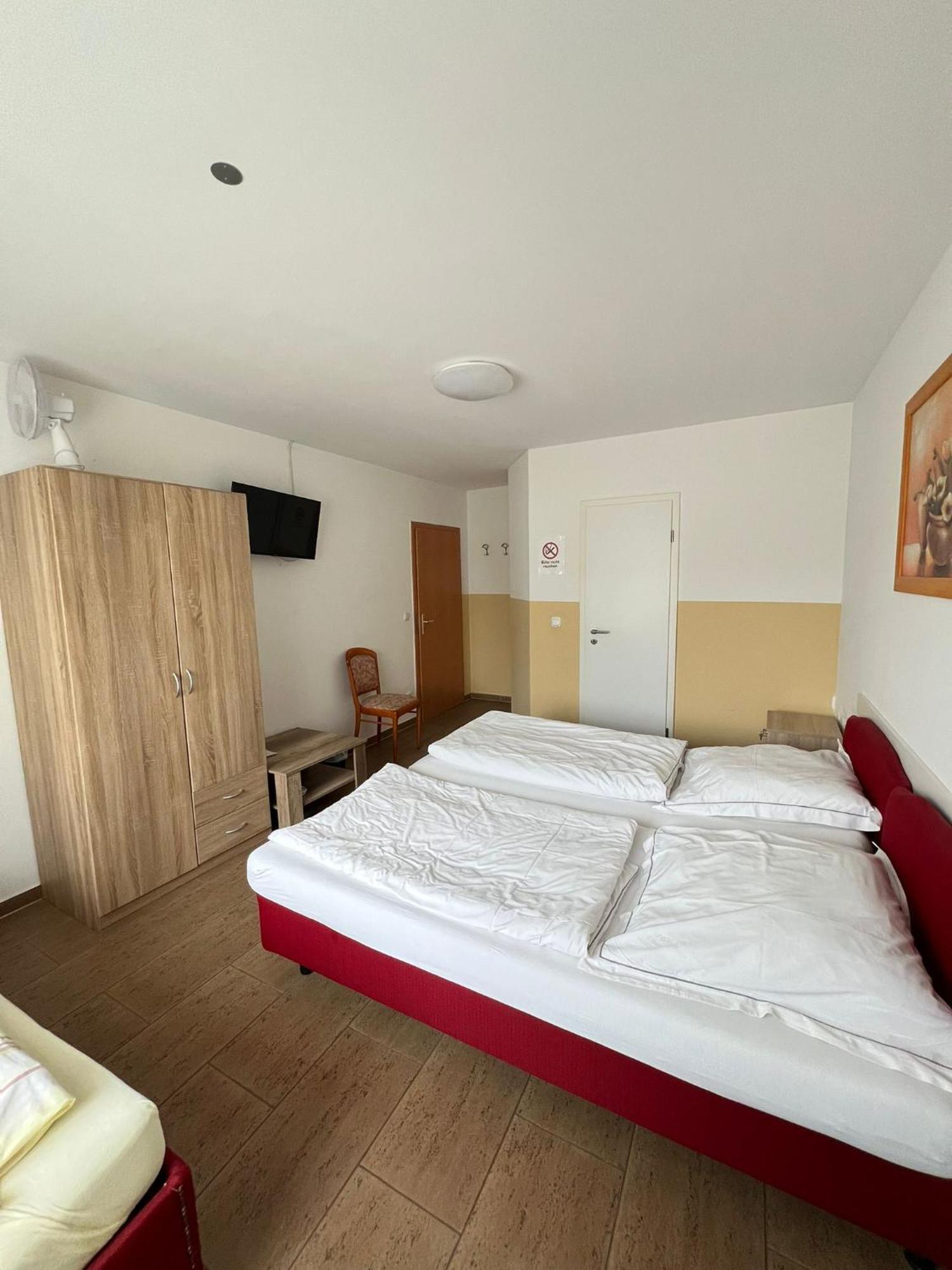 Hotel Restaurant Neffelthal Kerpen  Extérieur photo